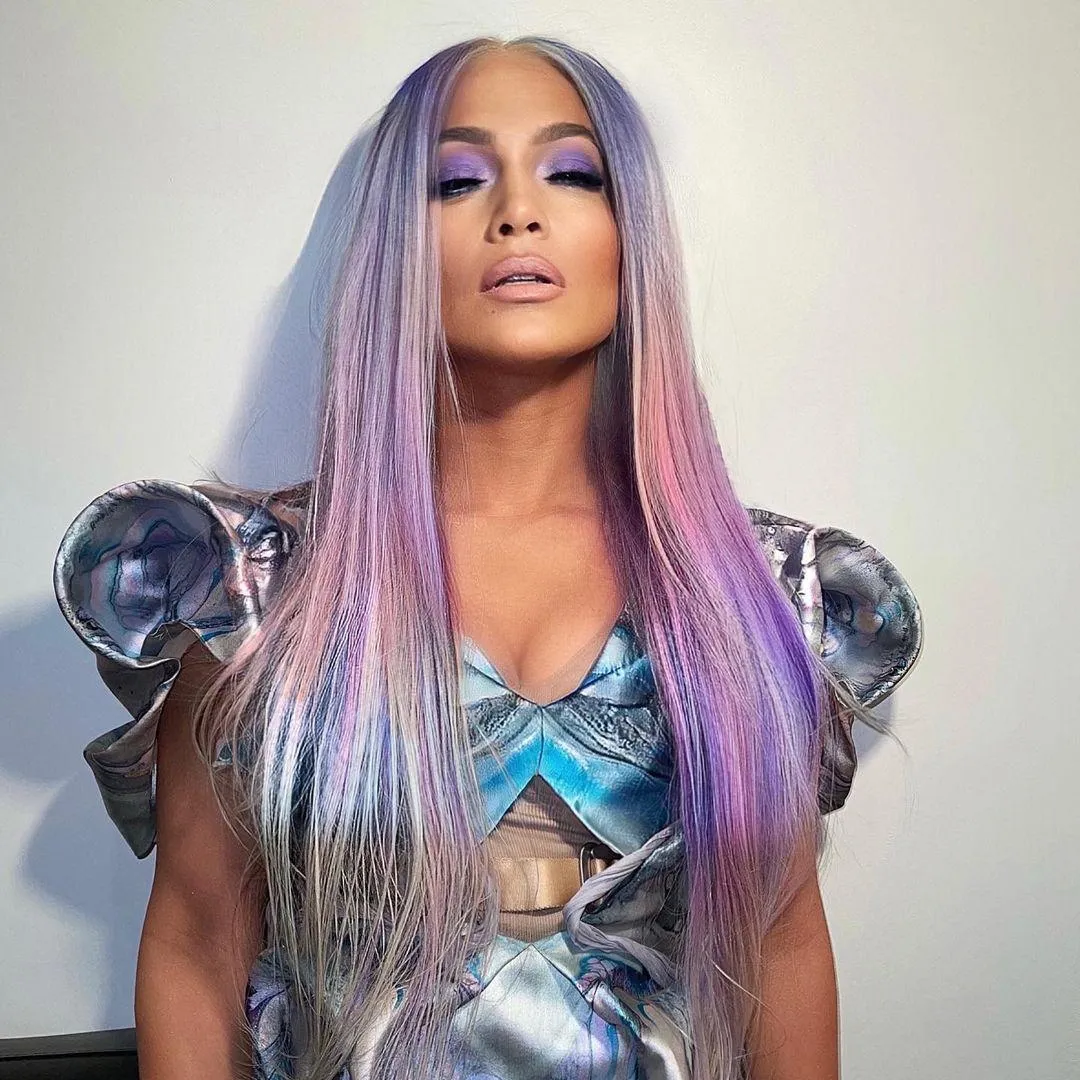 Дженніфер Лопес з ліловим волоссям Дженніфер Лопес з ліловим волоссям