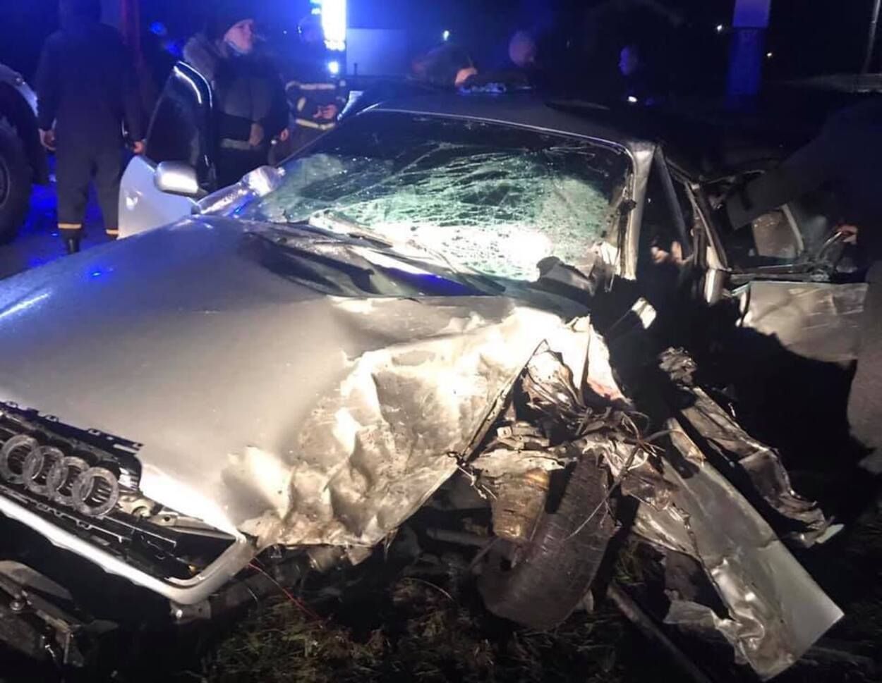 На Львівщині трапилась жахлива ДТП: автівки перетворились на металобрухт – фото На Львівщині трапилась жахлива ДТП: автівки перетворились на металобрухт – фото