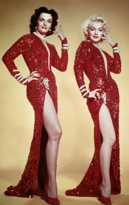 Мерилін Монро у блискучій сукні Мерилін Монро у блискучій сукні