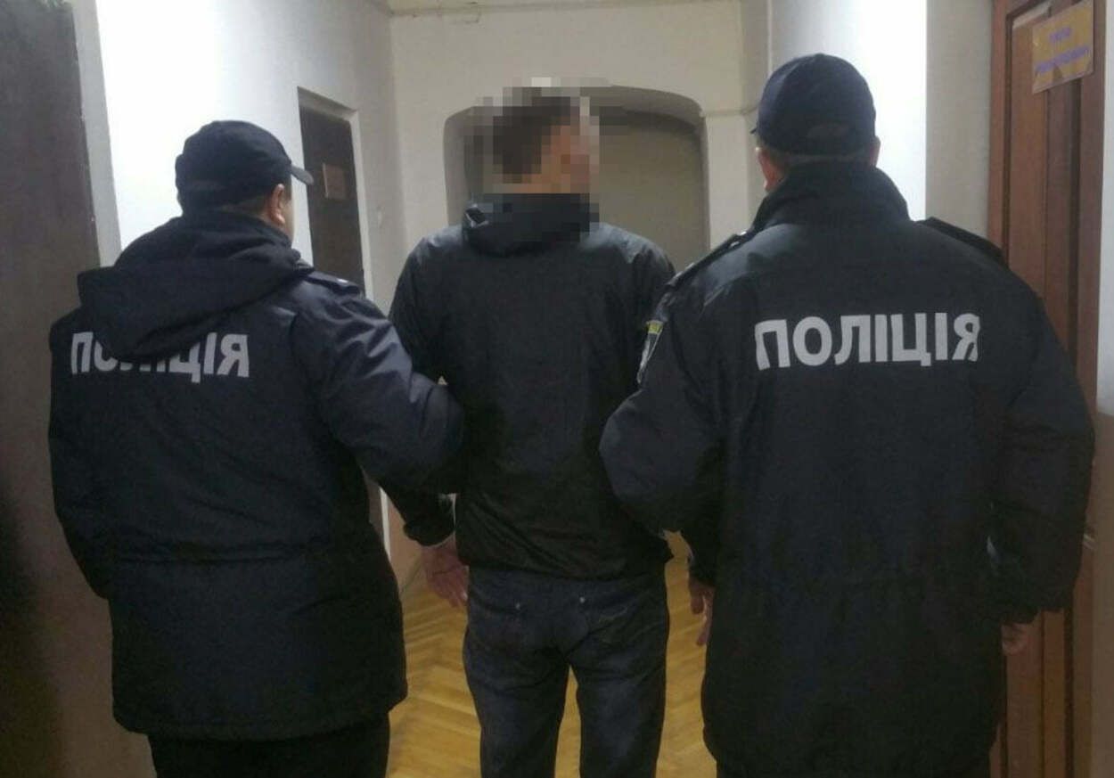 Ударил ножом в живот: в Дрогобыче мужчина едва не убил свою знакомую - фото Ударил ножом в живот: в Дрогобыче мужчина едва не убил свою знакомую - фото