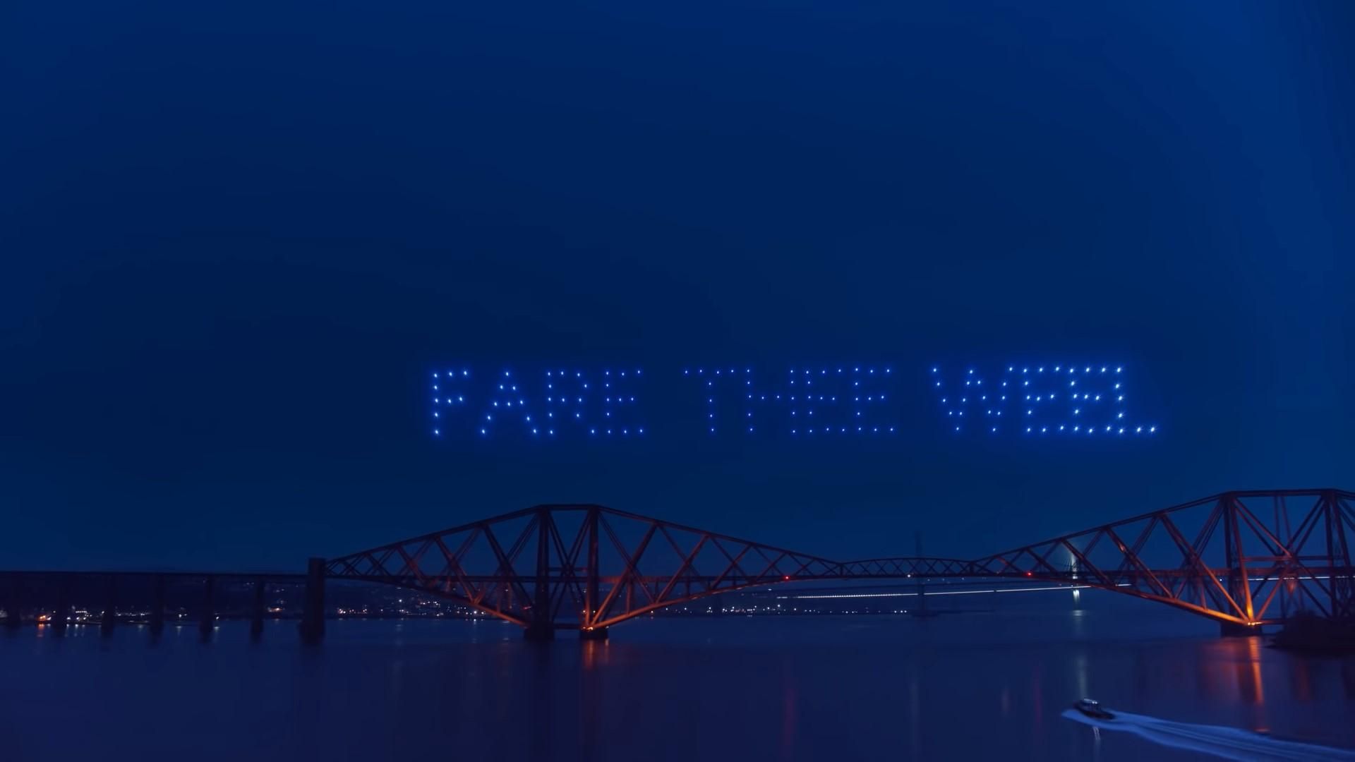 Жителей Эдинбурга поздравили с Новым Годом с помощью беспилотников Жителей Эдинбурга поздравили с Новым Годом с помощью беспилотников