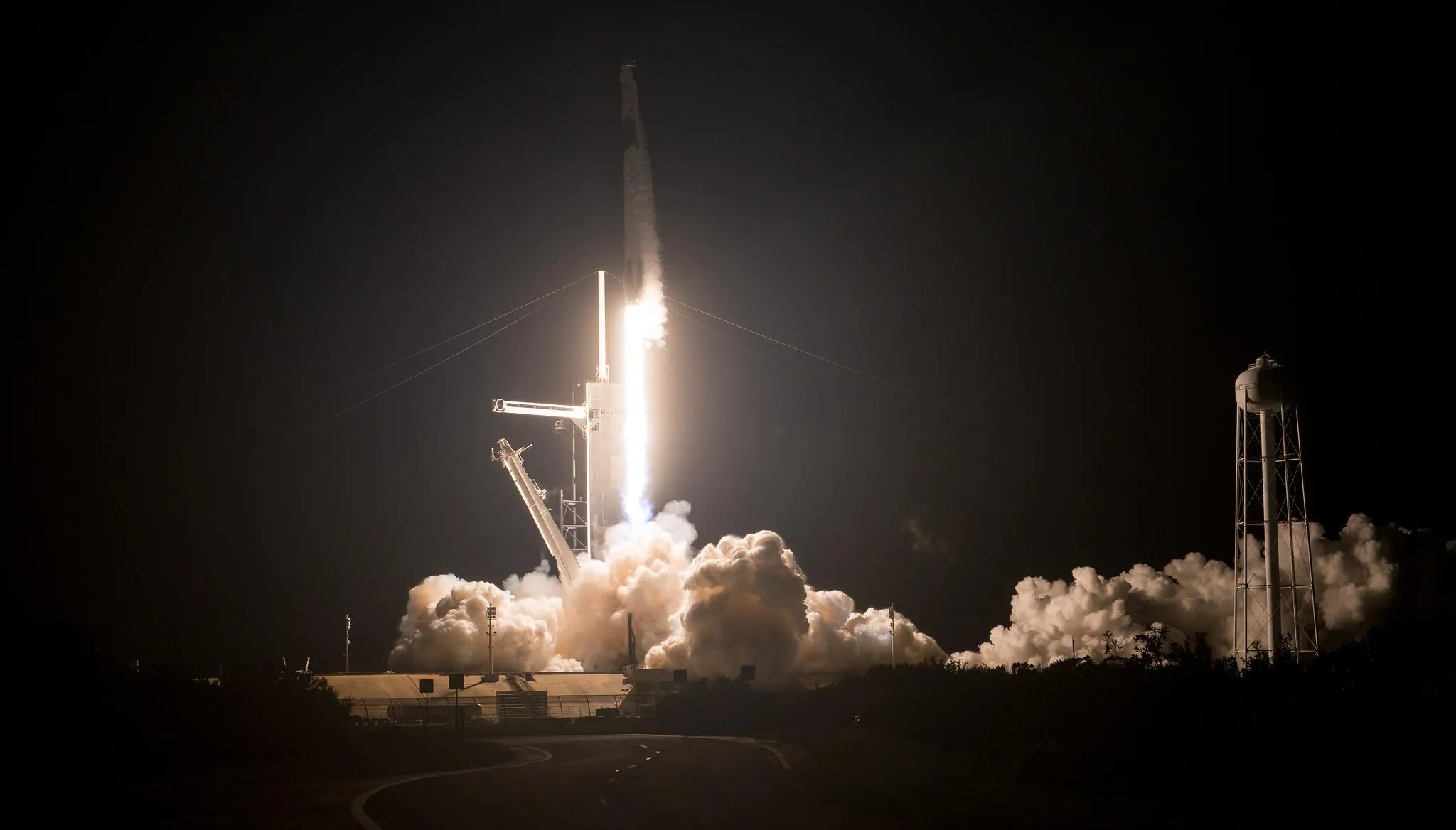 Старт Falcon 9 у рамках першої регулярної місії SpaceX Crew-1 до МКС