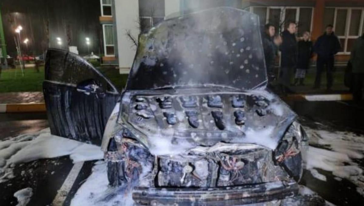 Під Києвом двоє чоловіків підпалили Lexus працівника ДФС