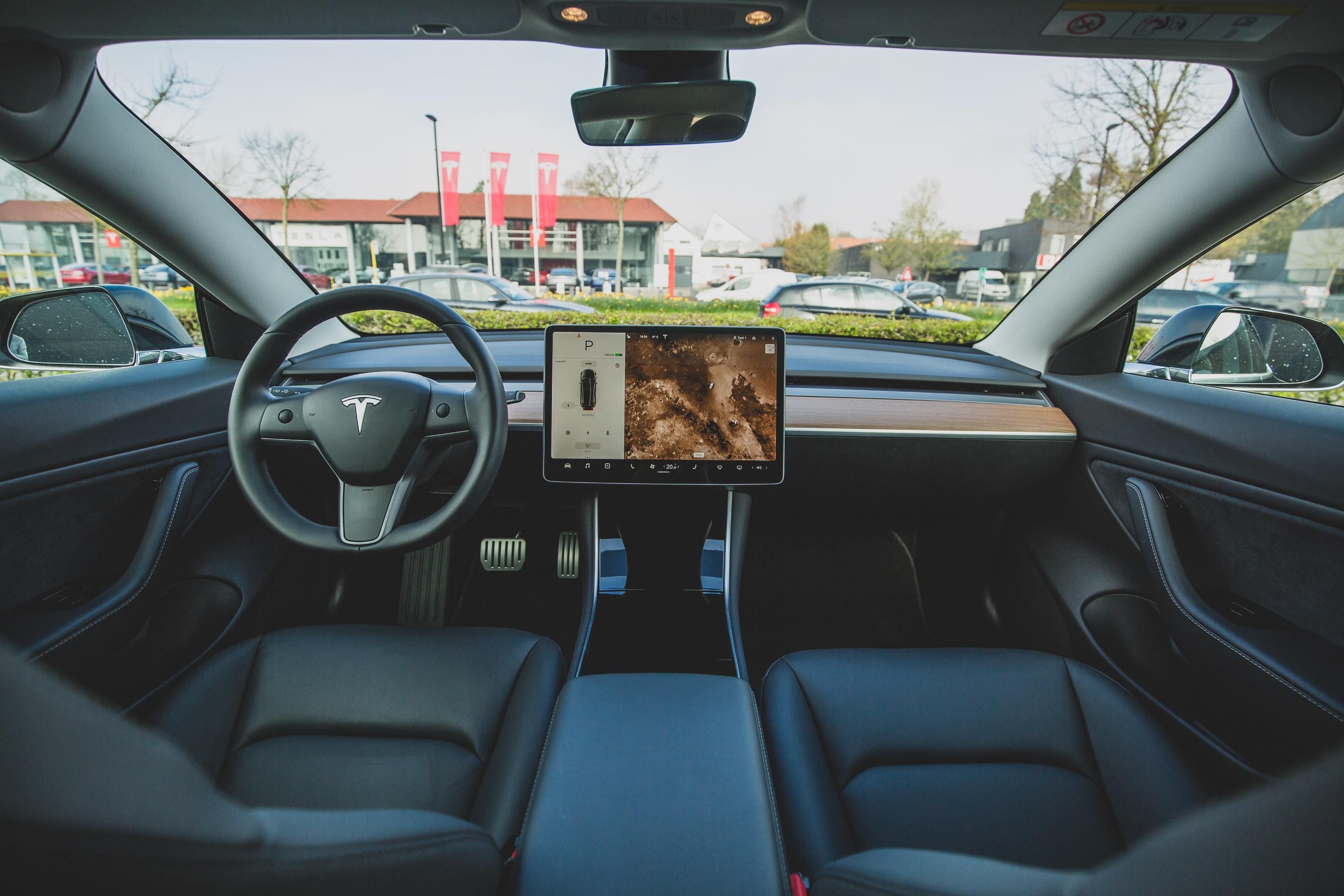У нових версіях Tesla Model S і Model X з'явиться камера, спрямована на водія