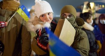 В Украину вернулись 2 женщины и 7 детей, находившиеся в сирийских лагерях для беженцев: фото