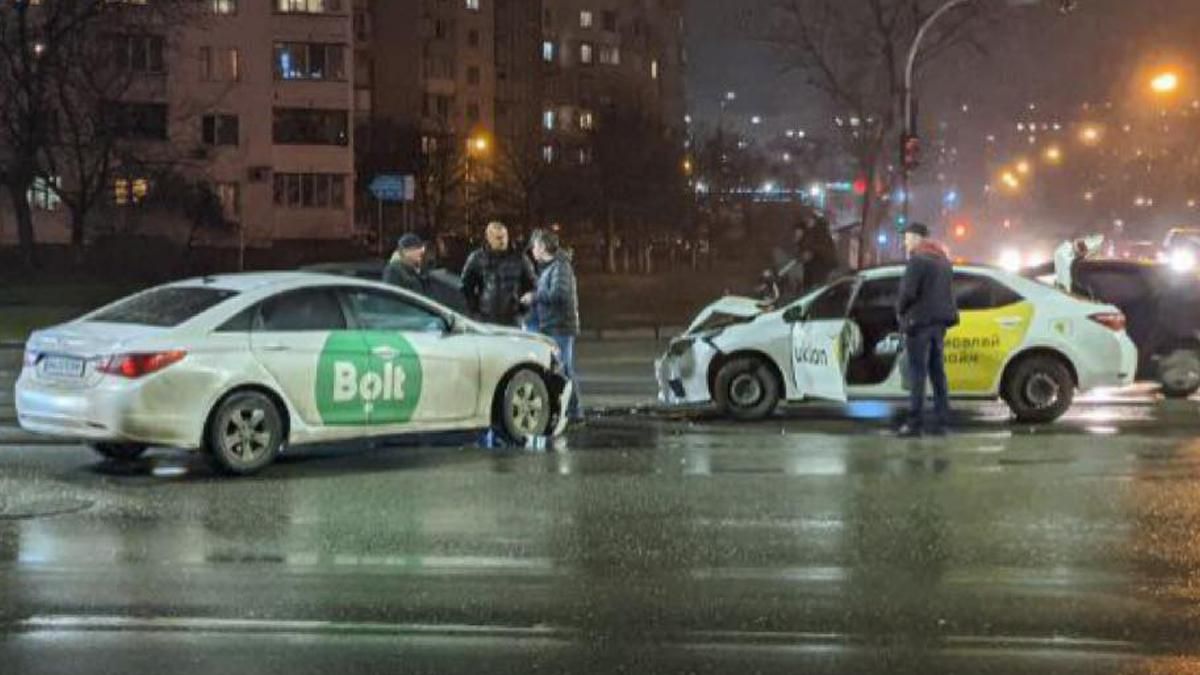 У Києві зіткнулись таксисти Bolt та Uklon - Київ