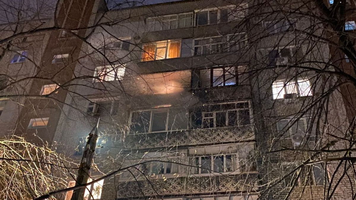 В Николаеве на балкон залетел фейерверк: возник пожар
