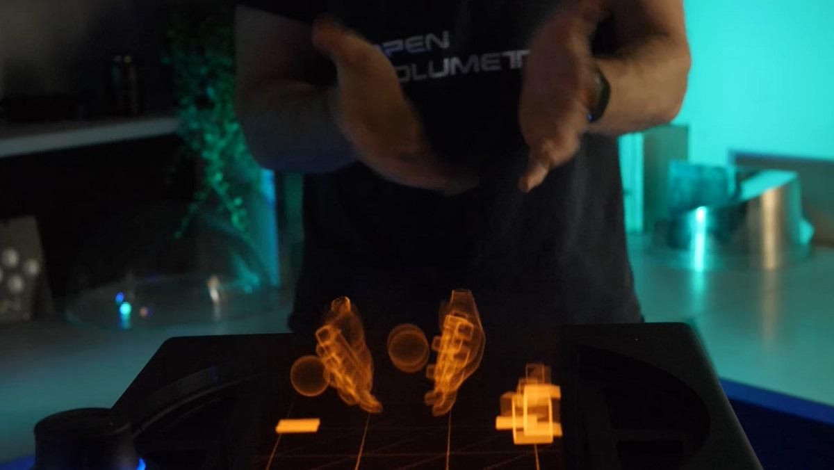 Объемный дисплей позволяет "коснуться" виртуальных предметов, зависших в воздухе: видео Объемный дисплей позволяет "коснуться" виртуальных предметов, зависших в воздухе: видео