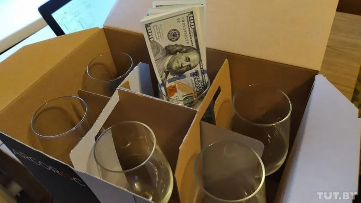 у мінську жінка продала коробку з бокалами, де лежали 13 тисяч доларів