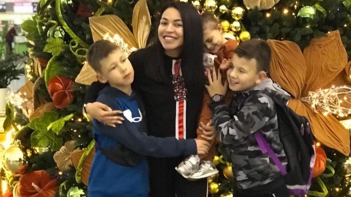 Экс-жена Сереги впервые за год поговорила с похищенными сыновьями