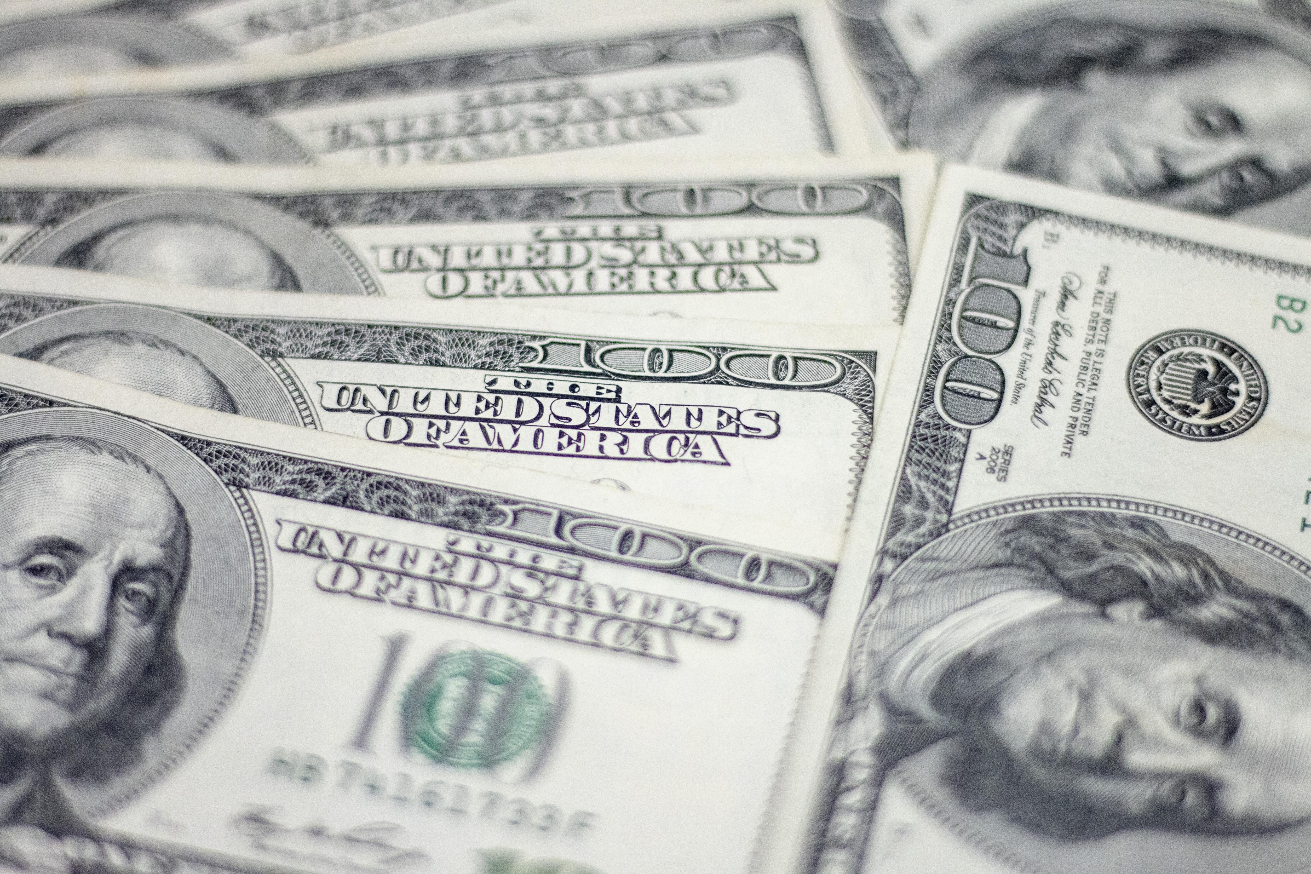 В Беларуси женщина продала коробку с бокалами, где были ее сбережения В Беларуси женщина продала коробку с бокалами, где были ее сбережения