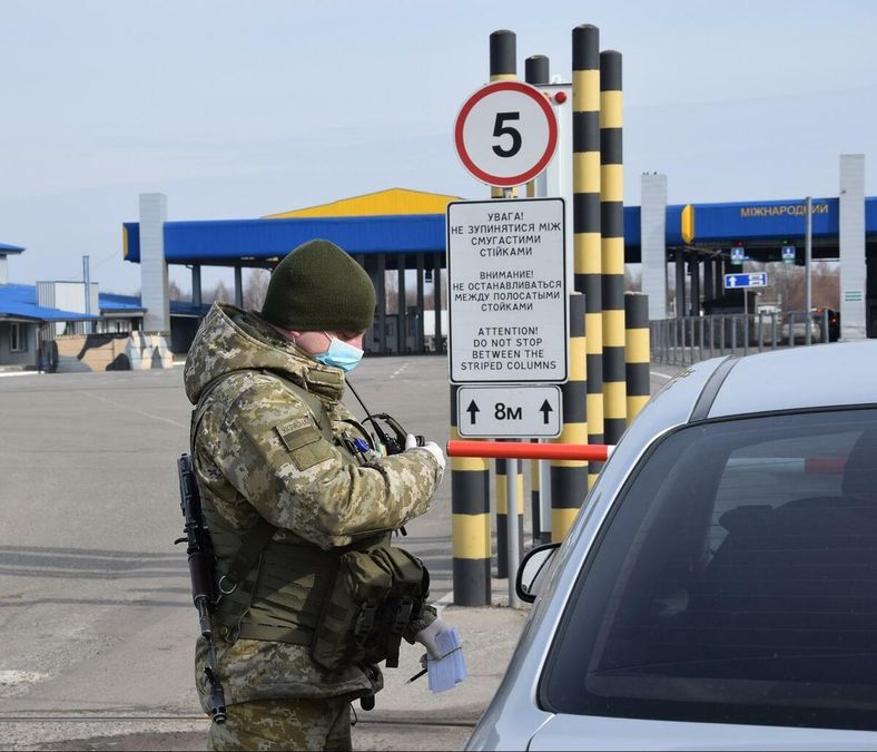 За першу добу 2021 року кордон України перетнуло 20 тисяч людей За першу добу 2021 року кордон України перетнуло 20 тисяч людей