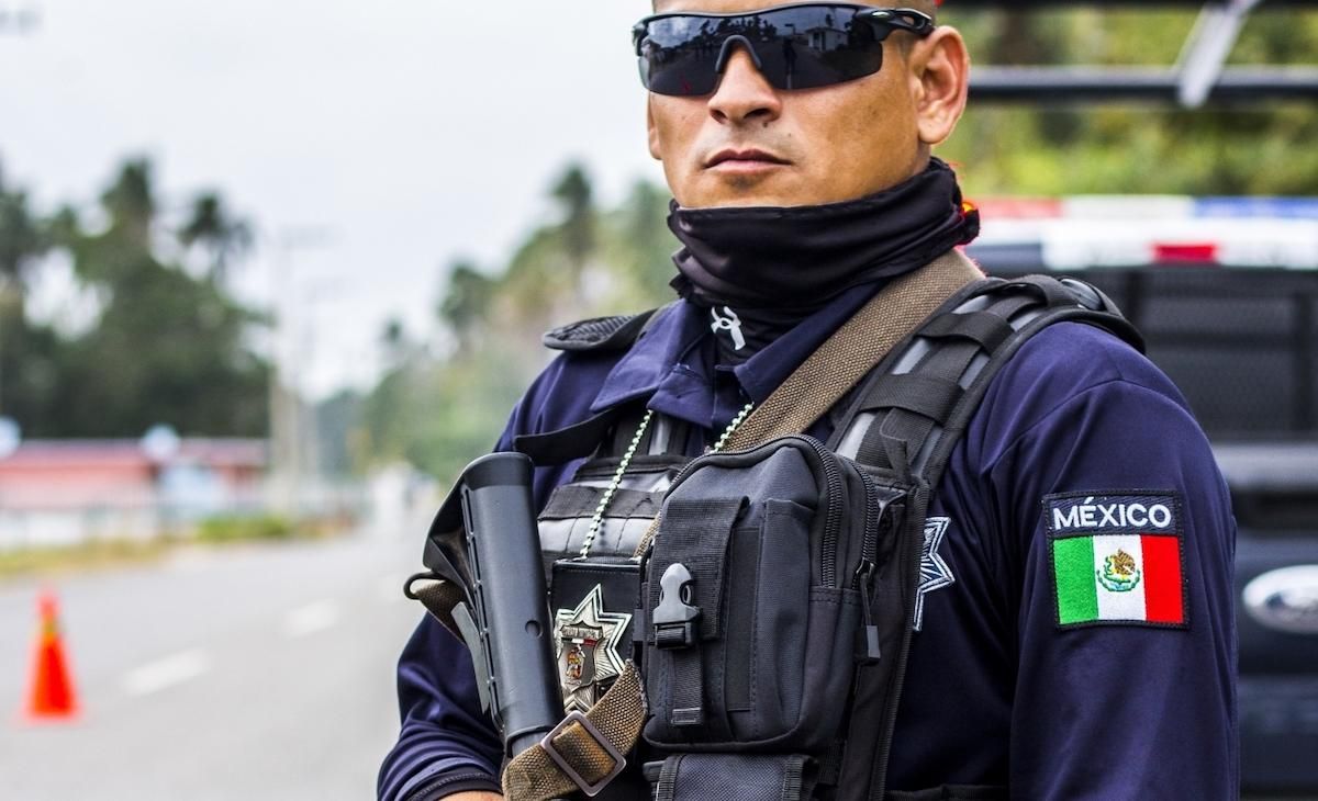 СМИ:Несколько украинцев удерживают в аэропорту Мехико без воды и связи СМИ:Несколько украинцев удерживают в аэропорту Мехико без воды и связи