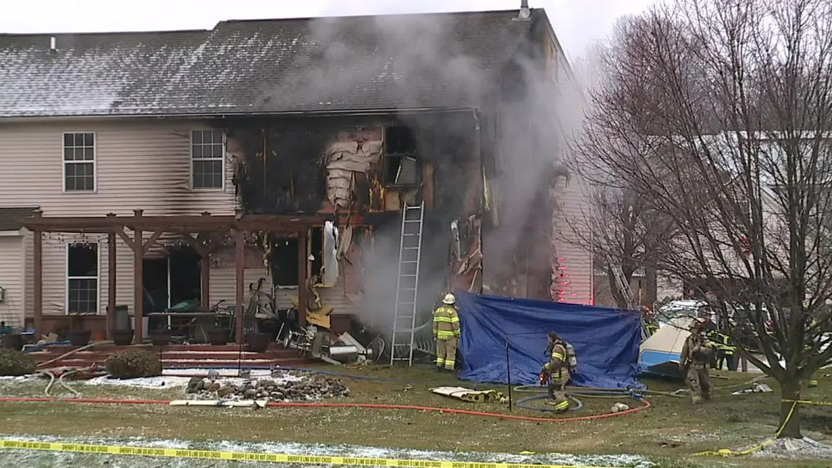 У США літак упав на житловий будинок, є жертви: фото, відео У США літак упав на житловий будинок, є жертви: фото, відео