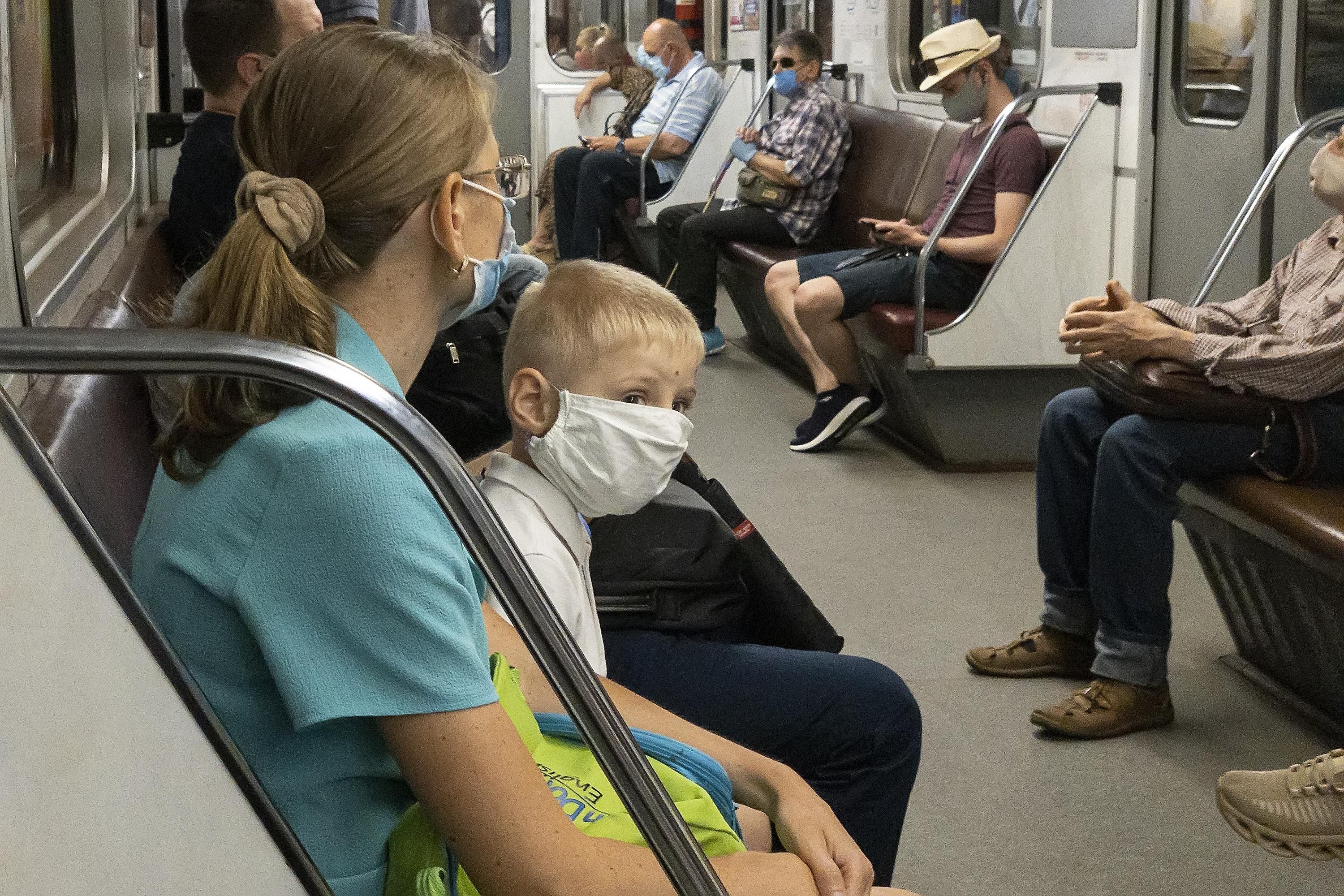 Сломал турникет: пассажир киевского метро стал звездой сети: видео