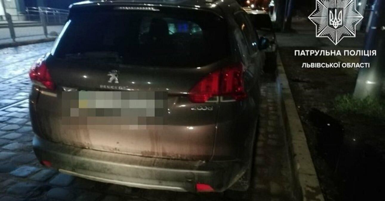 Во Львове пьяная водитель вызвала 2 ДТП и убежала: видео