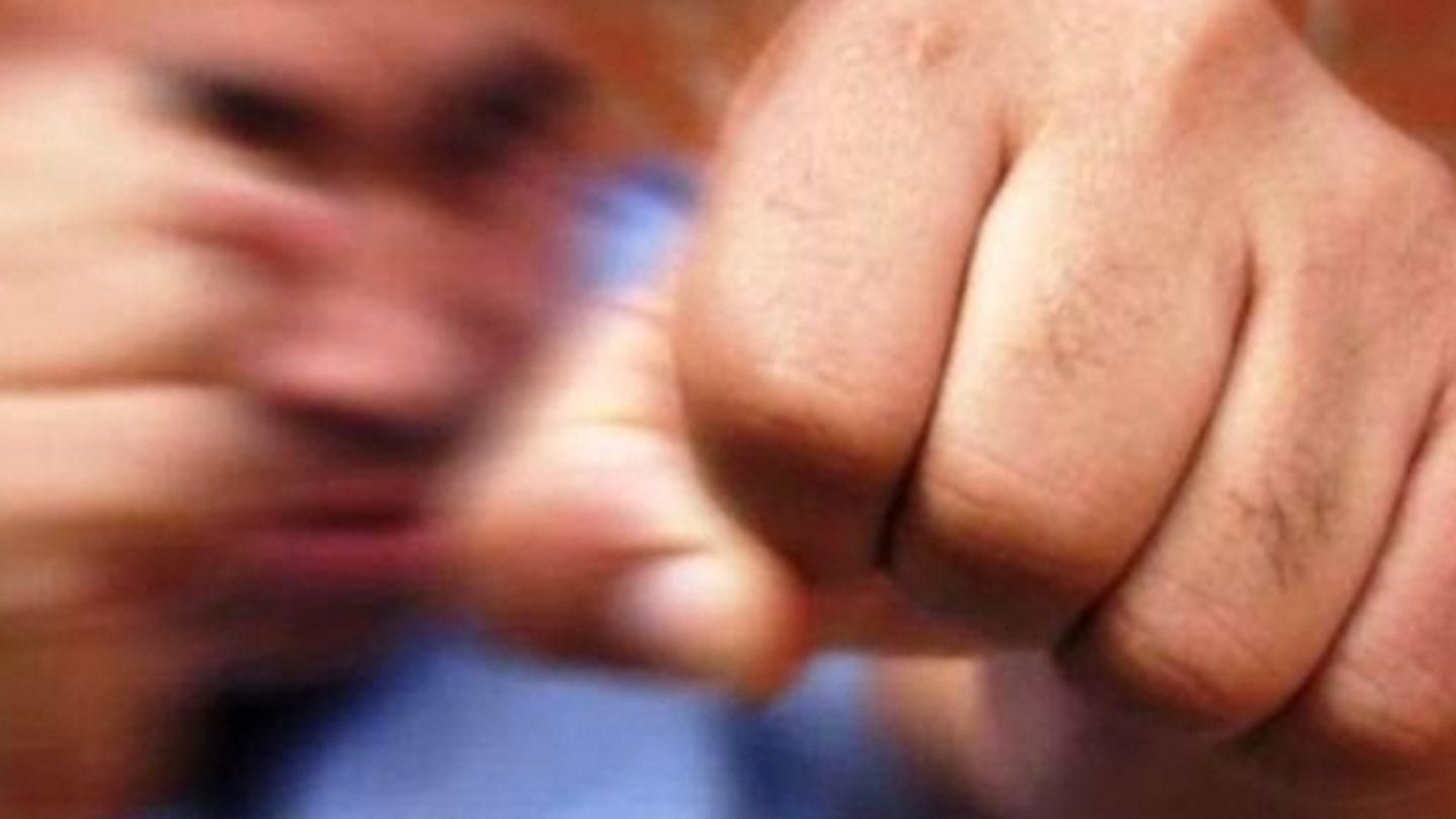 Кулаком в лицо: во Львове агрессивный мужчина напал на полицейских