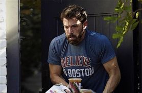 Бен Аффлек снова повеселил сеть и стал символом 2020: подборка мемов