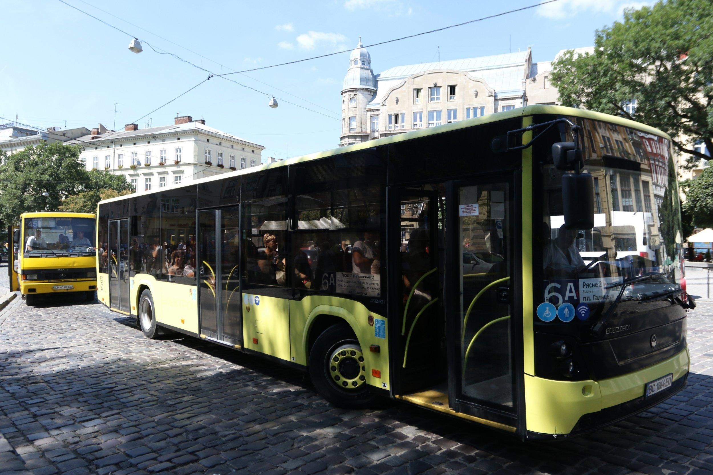 Во Львове городские автобусы начали курсировать до сел и городов Львовской ГТО: что известно