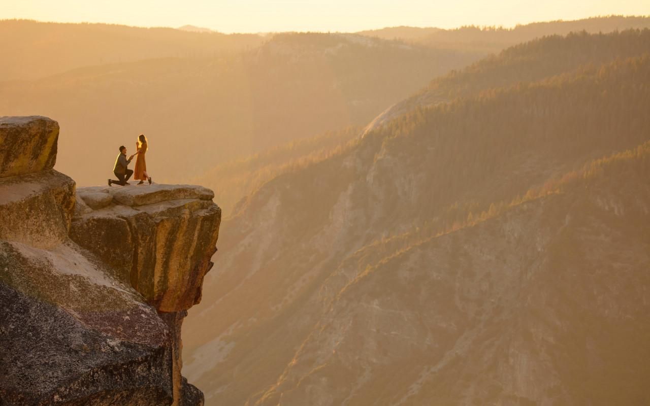 Дівчина впала з обриву відразу після того, як погодилася на пропозицію вийти заміж Дівчина впала з обриву відразу після того, як погодилася на пропозицію вийти заміж