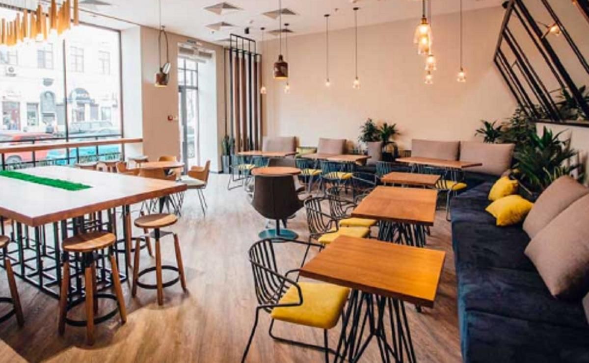 В кафе Чернигова вспыхнул скандал из-за флага - видео В кафе Чернигова вспыхнул скандал из-за флага - видео