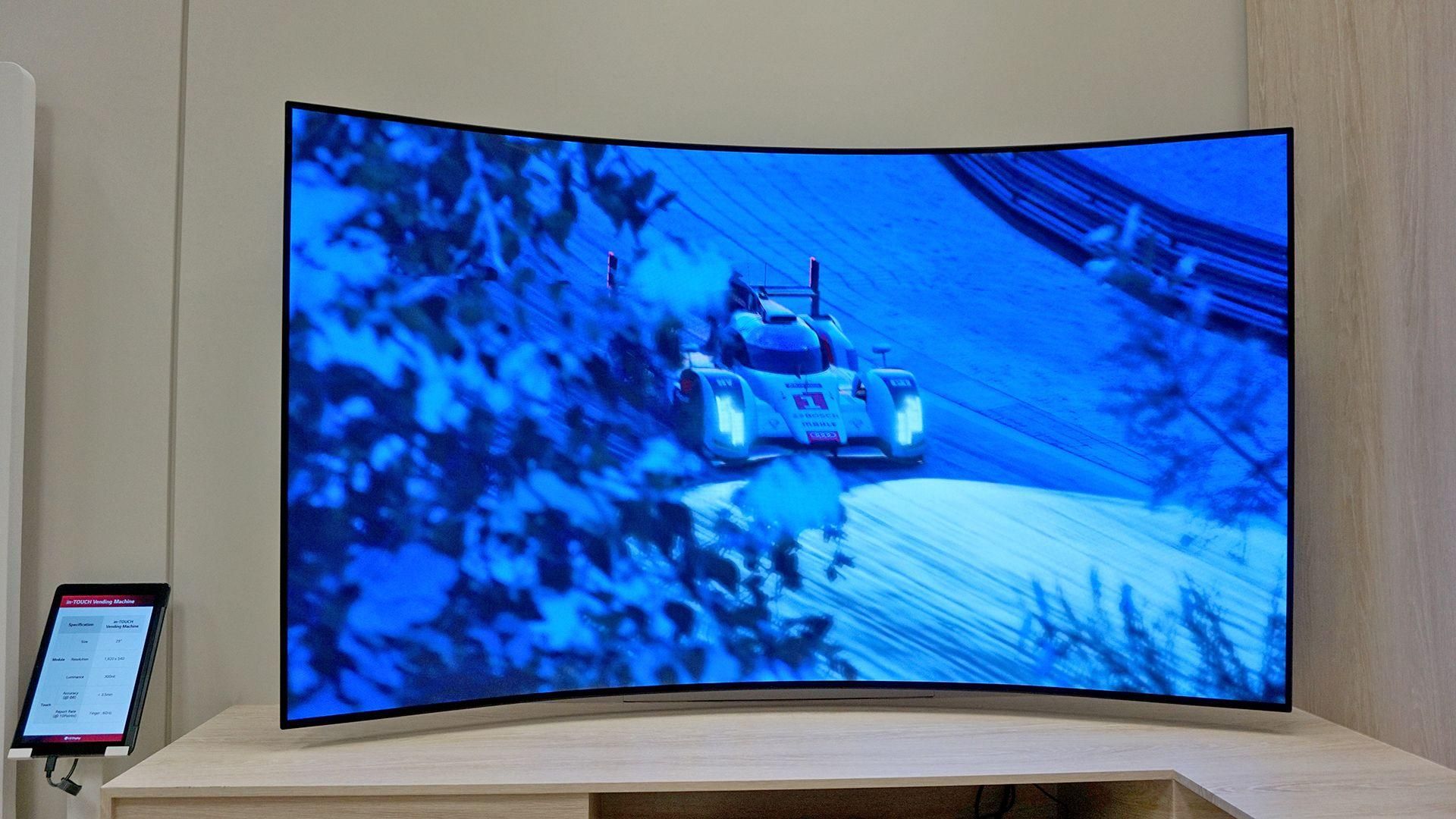 LG підготувала гнучкий OLED-монітор, який змінює форму LG підготувала гнучкий OLED-монітор, який змінює форму