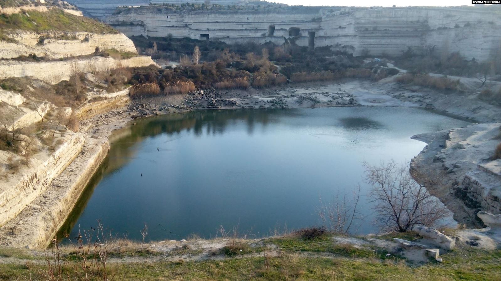 З Інкерманського озера у Криму припинили викачувати воду: фото