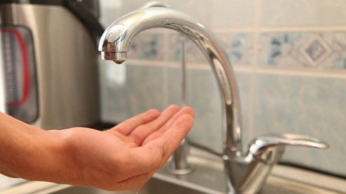 На Донбасі прорвав водогон: 38 тисяч людей залишились без води На Донбасі прорвав водогон: 38 тисяч людей залишились без води