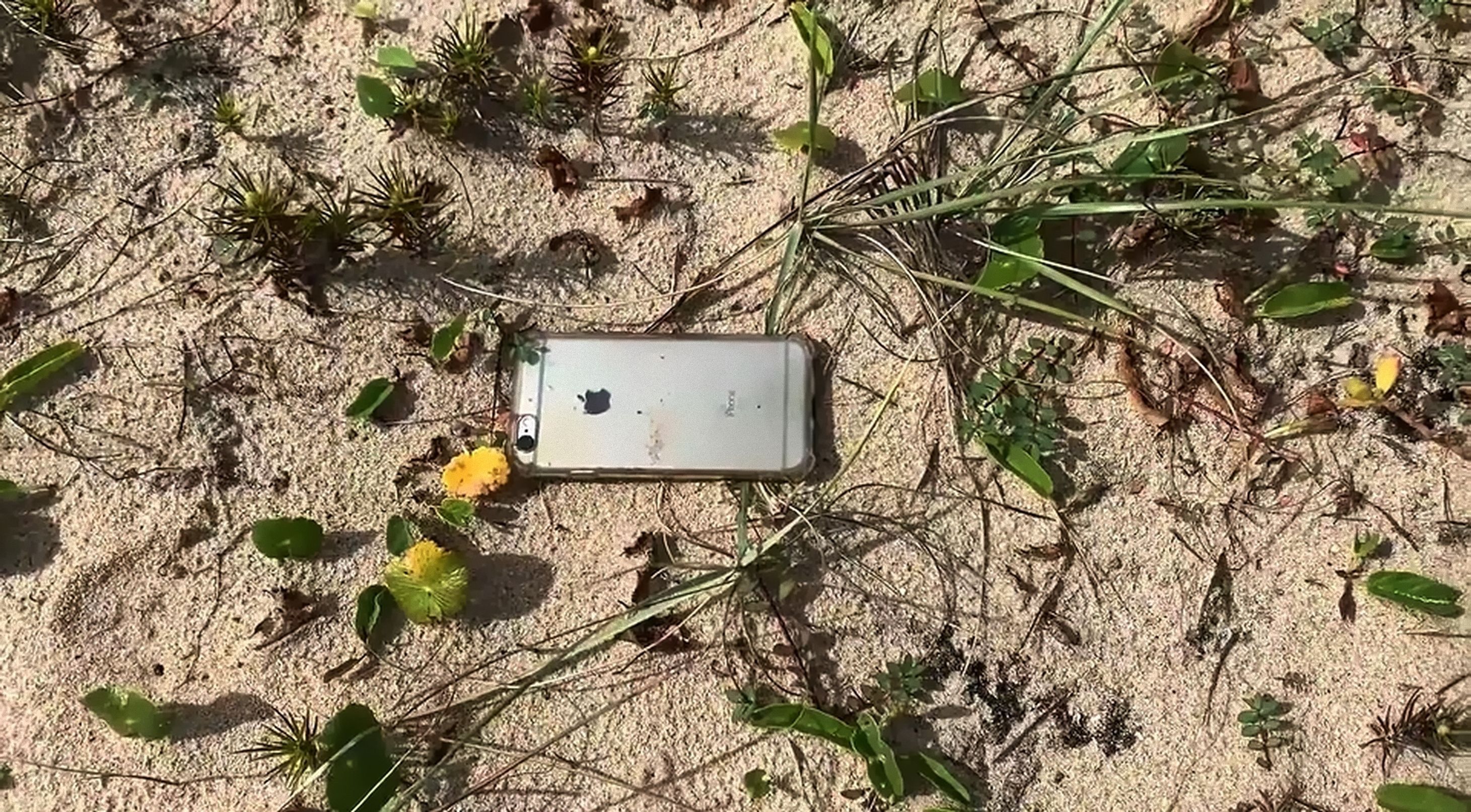 iPhone випав з літака і вцілів, камера записала відео