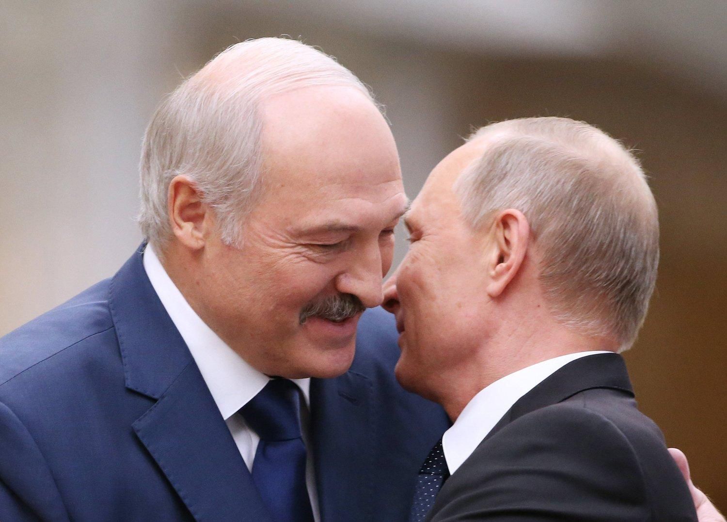 Лукашенко заявив, що їх з Путіним загнали в одну команду