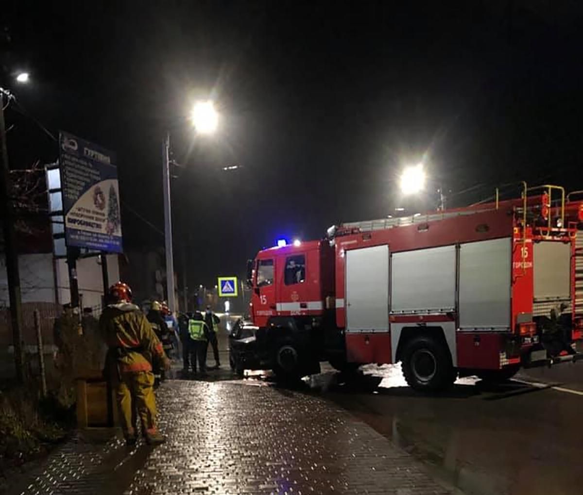 На Львівщині пожежники потрапили в ДТП, коли їхали на виклик: деталі
