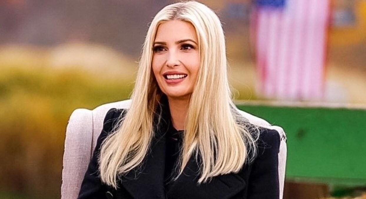 У чорному пальті: Іванка Трамп показала вишуканий образ – фото