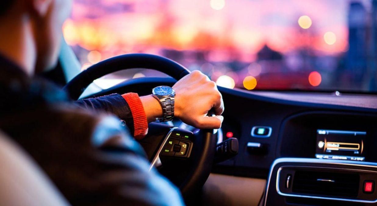 Сім'ї слуг народу у 2020 році накупили елітних автомобілів Сім'ї слуг народу у 2020 році накупили елітних автомобілів