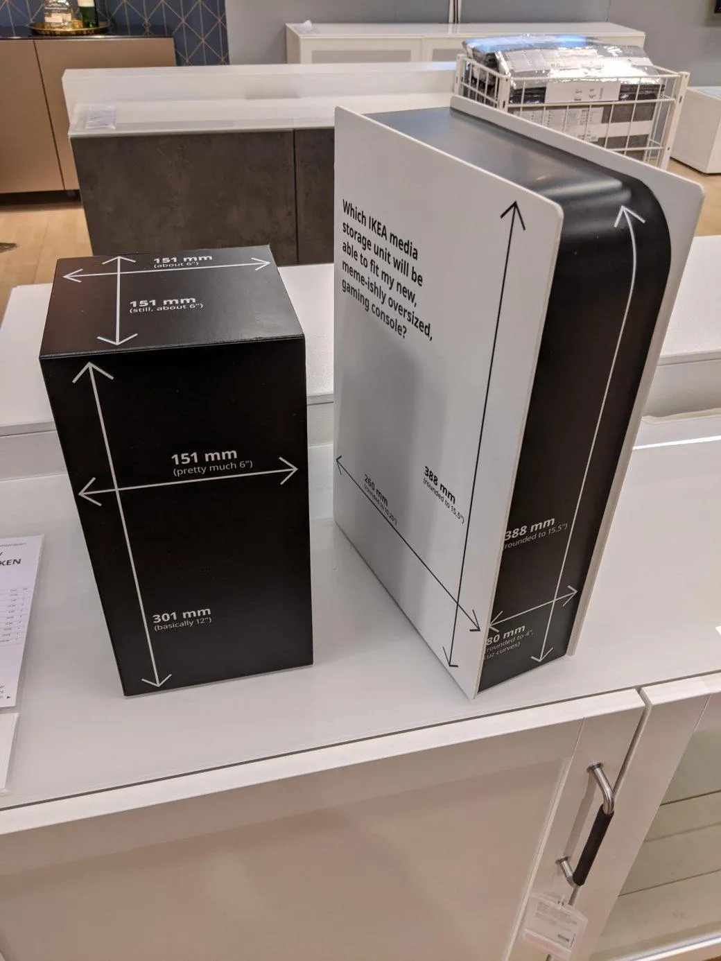 IKEA створила картонні копії PS5 і Xbox Series X IKEA створила картонні копії PS5 і Xbox Series X