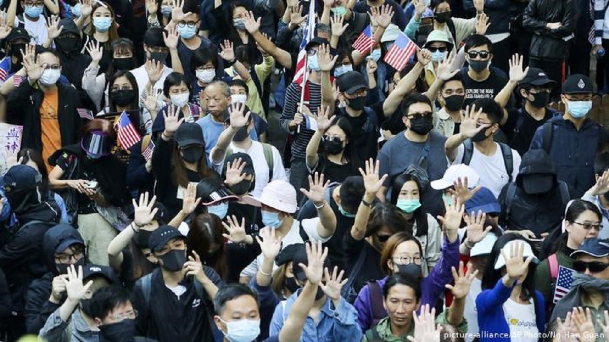 Протесты в Гонконге: десятки активистов задержали, есть депутаты
