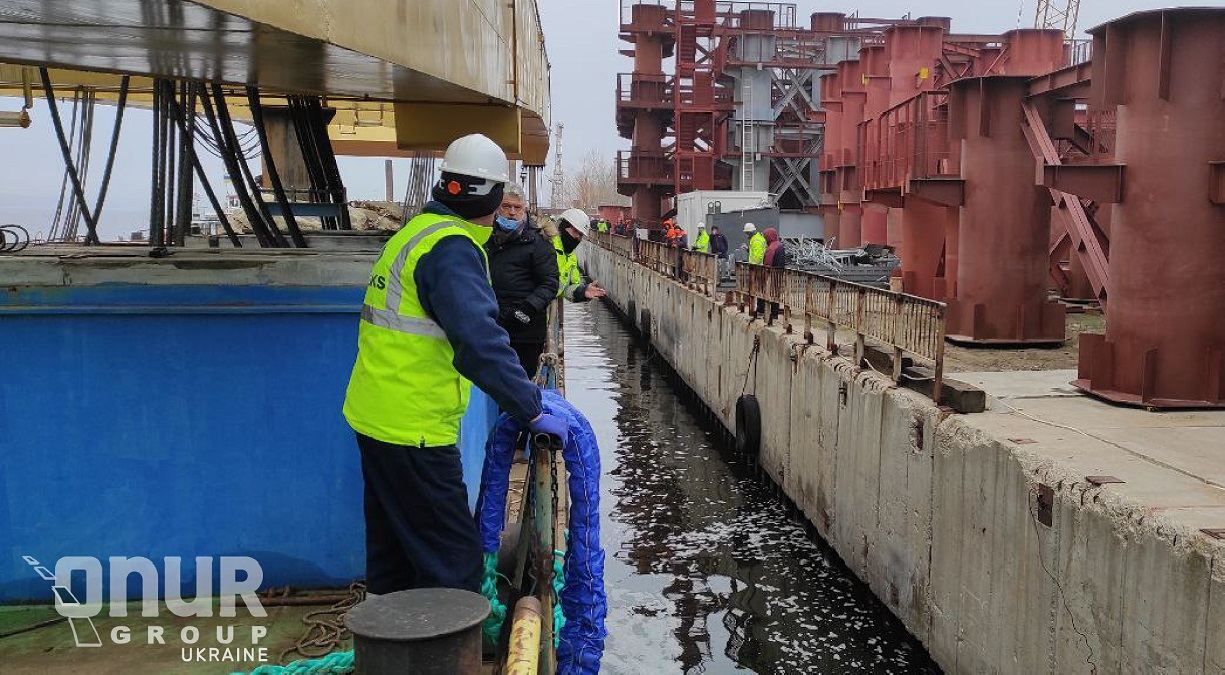 Сверхмощный кран Lifting Chart LK-800 прибыл для работы над Запорожскими мостами Сверхмощный кран Lifting Chart LK-800 прибыл для работы над Запорожскими мостами