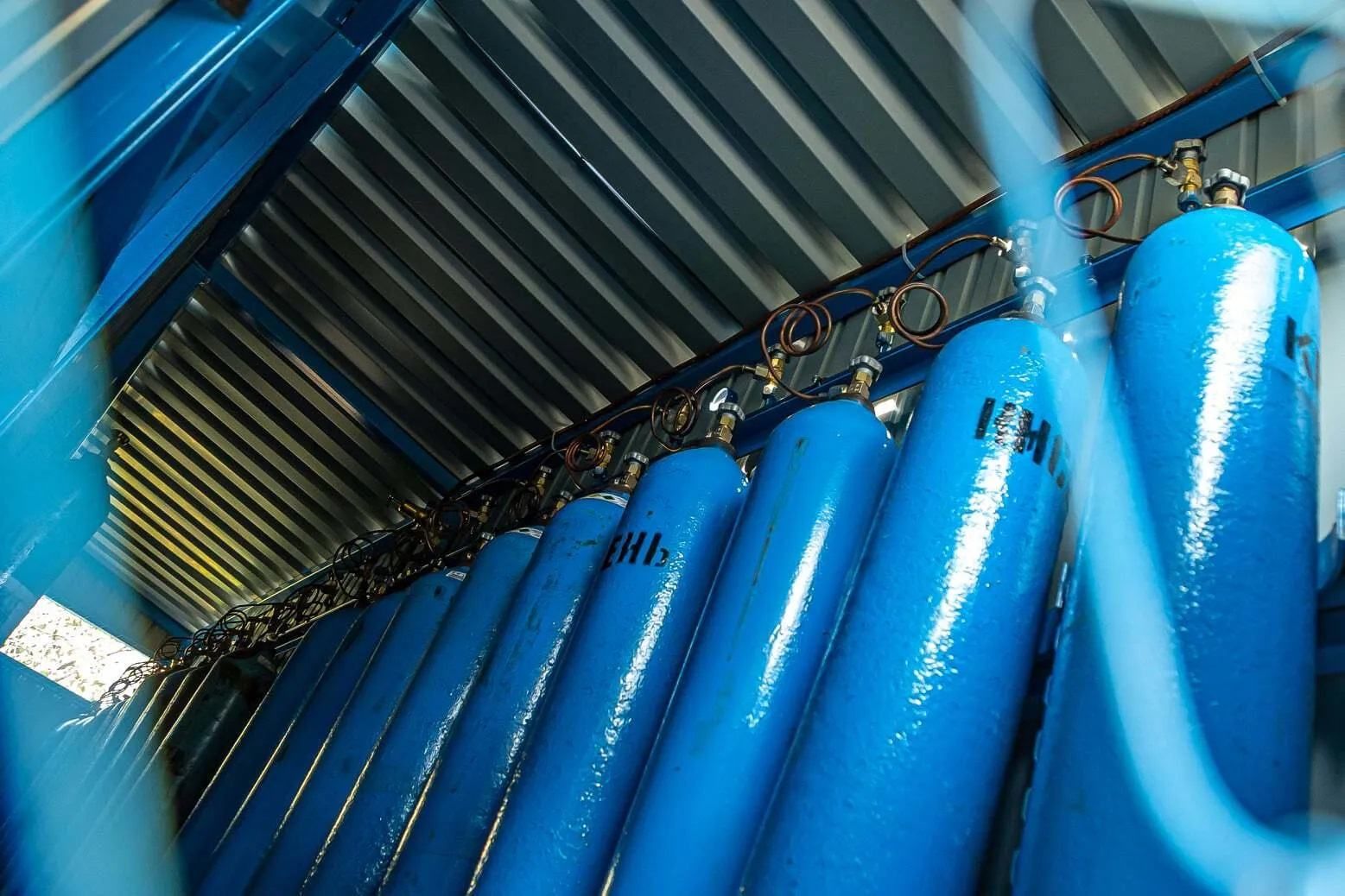 Понад 200 тисяч кубометрів кисню: меткомбінати забезпечують необхідним лікарні Маріуполя Понад 200 тисяч кубометрів кисню: меткомбінати забезпечують необхідним лікарні Маріуполя