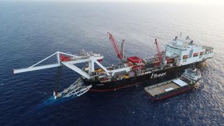 Росія направила в зону "Північного потоку-2" судно для укладання труб 