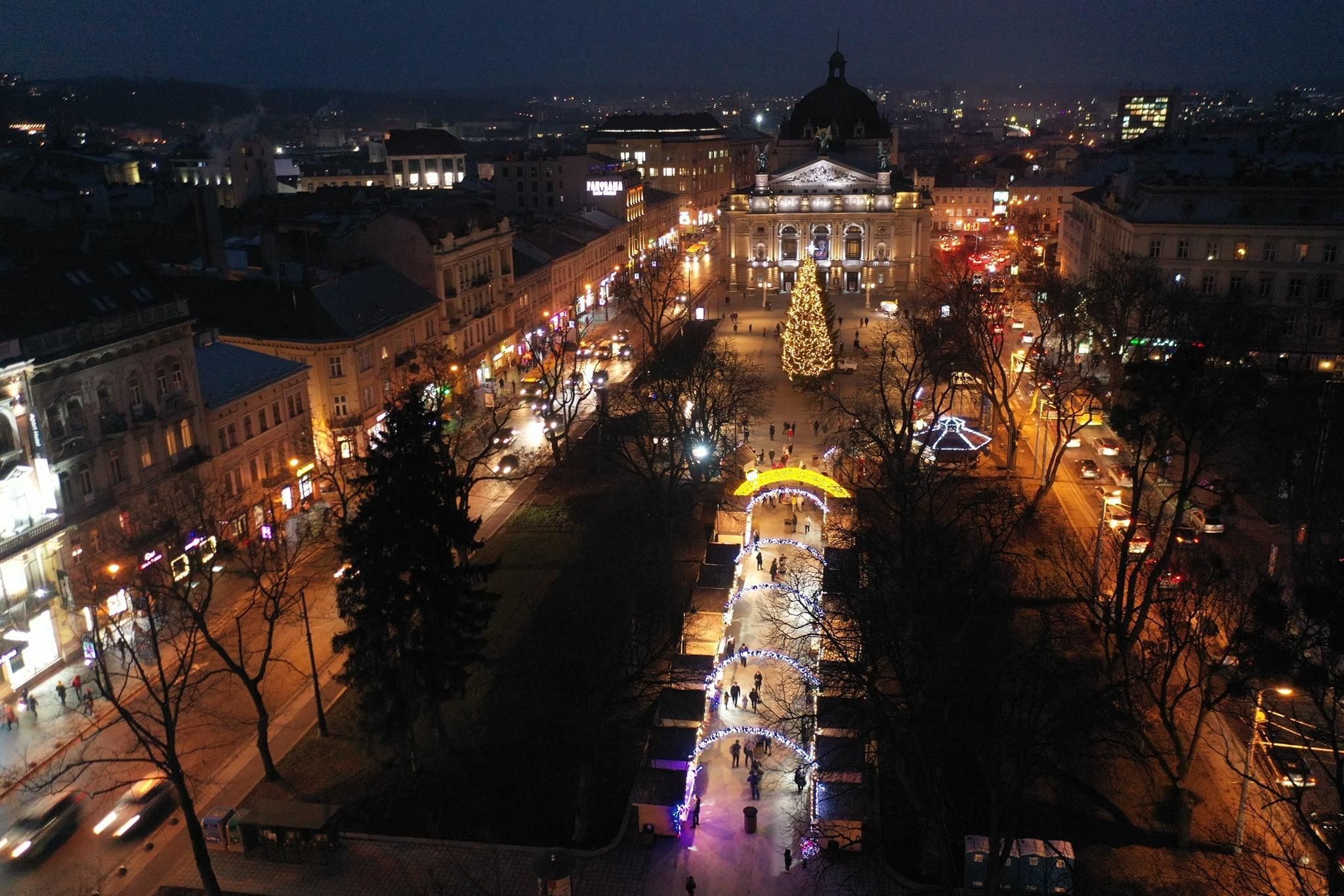 Різдвяна метушня у Львові: Садовий привітав з Різдвом чарівним відео 