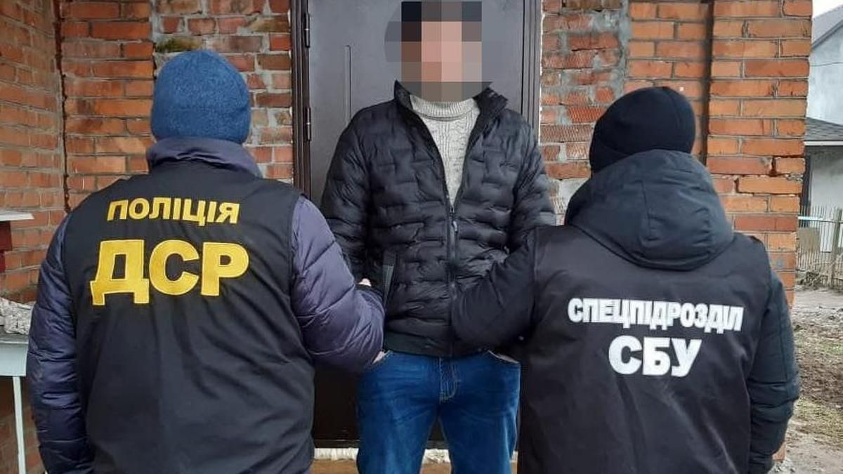 На Хмельниччині затримали кримінальника, який вкотре прибув до України На Хмельниччині затримали кримінальника, який вкотре прибув до України