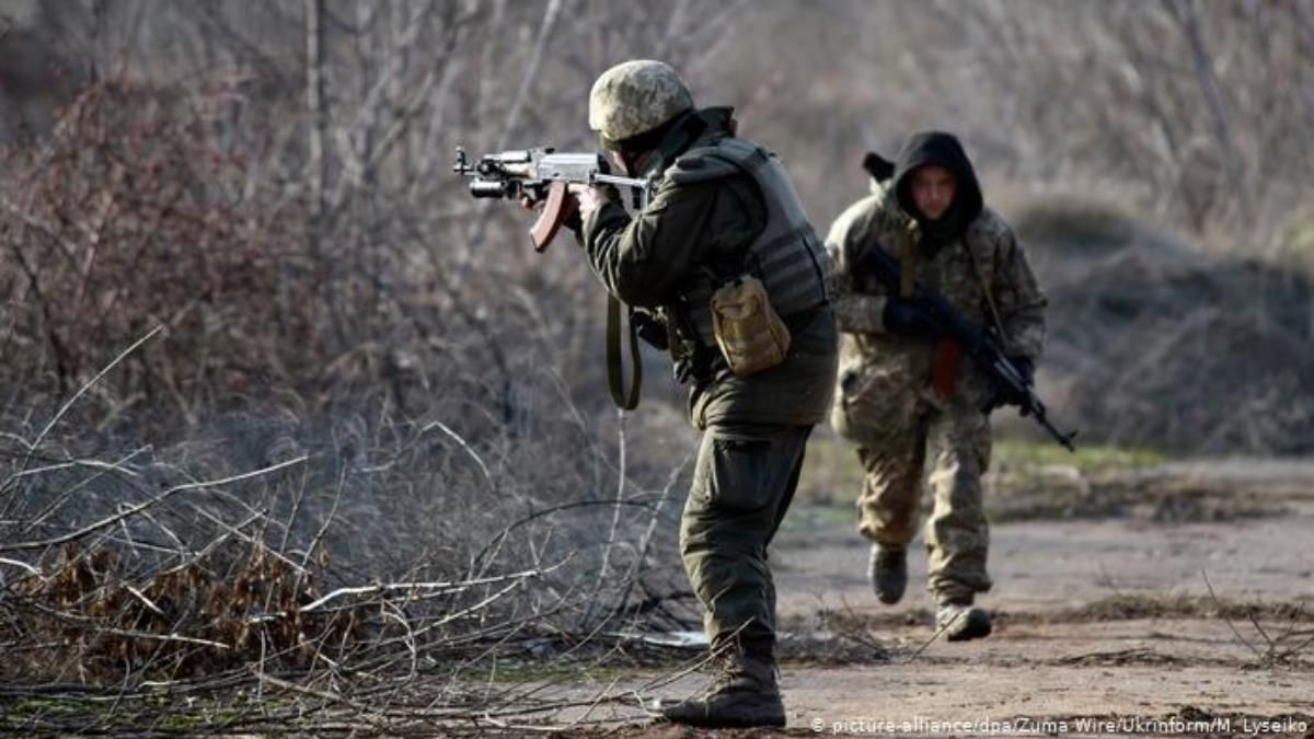 Перед Різдвом бойовики на Донбасі тричі обстріляли українські позиції 