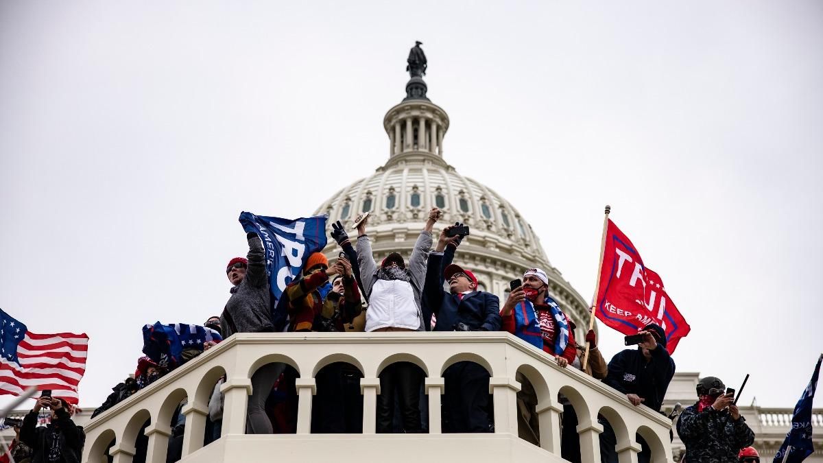 Митинг в Вашингтоне: сторонники Трампа штурмовали Капитолий - видео