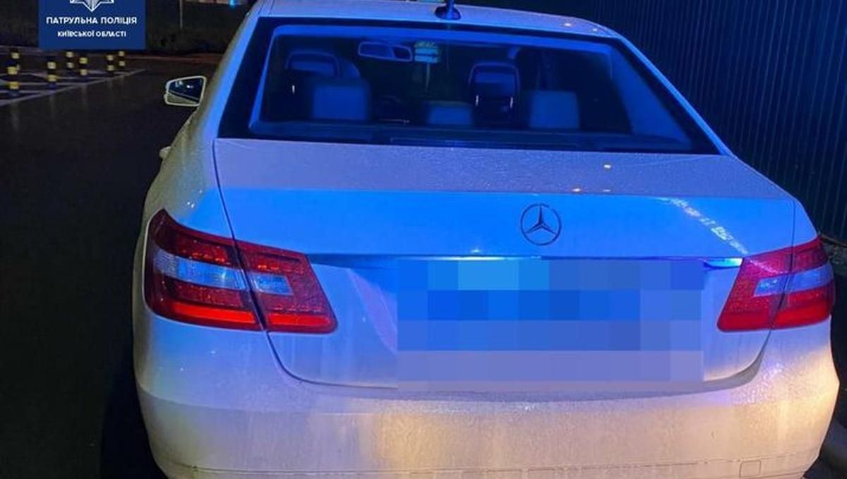 Під Києвом патрульні зупинили позбавленого прав власника елітного авто Під Києвом патрульні зупинили позбавленого прав власника елітного авто