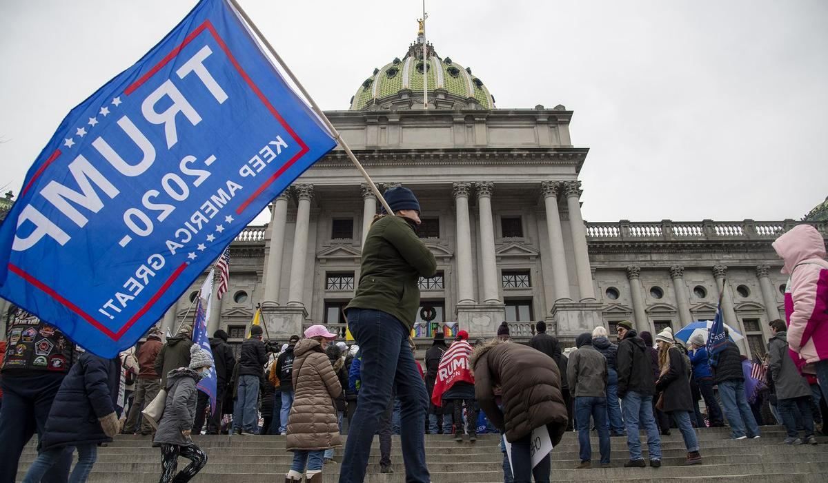 Перед беспорядками в США сторонники Трампа своеобразно поддержали BLM Перед беспорядками в США сторонники Трампа своеобразно поддержали BLM
