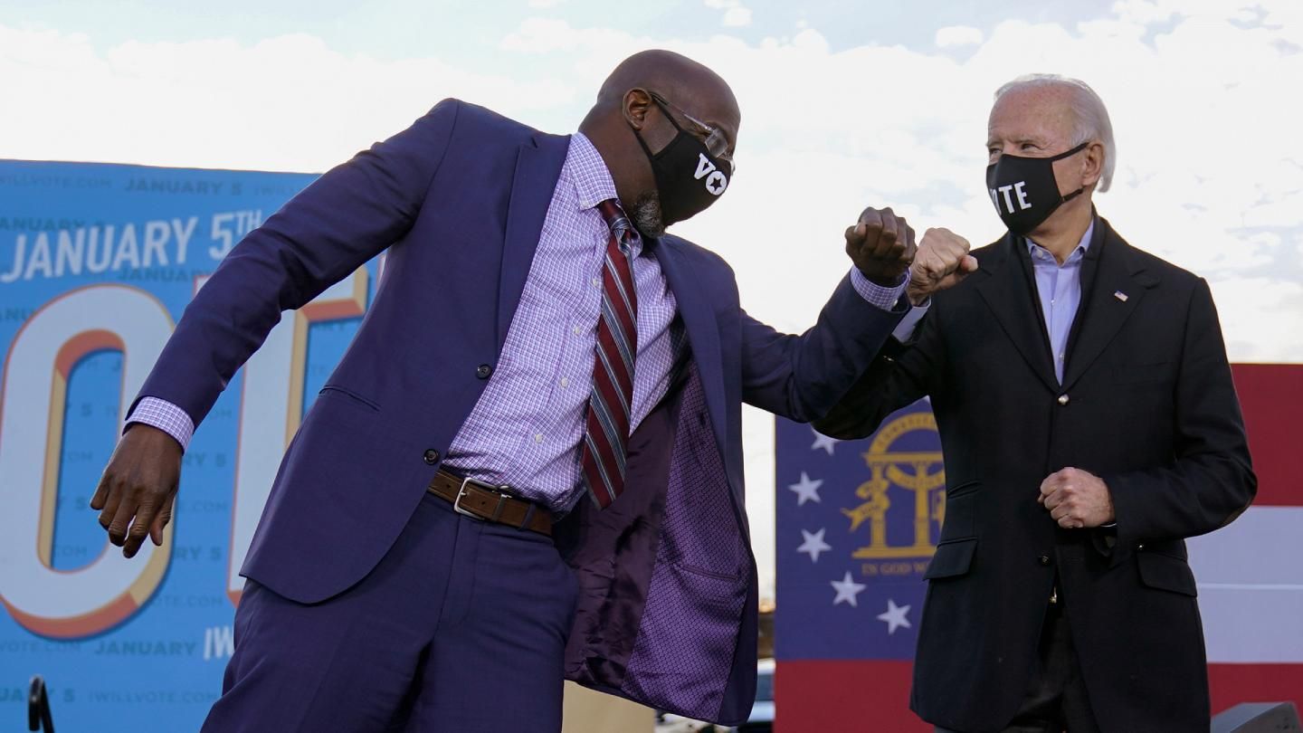 На фоне протестов у Капитолия демократы взяли под контроль Сенат На фоне протестов у Капитолия демократы взяли под контроль Сенат