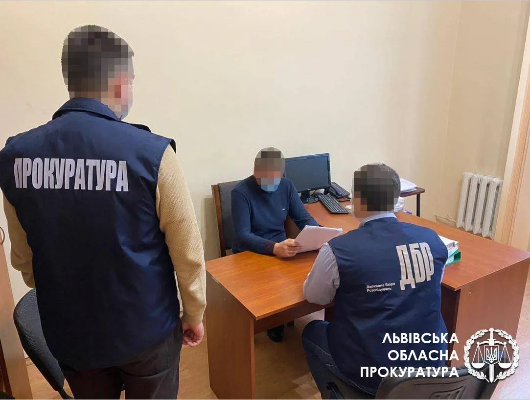 Виписував вигадані протоколи: у Львові патрульному повідомили про підозру – фото