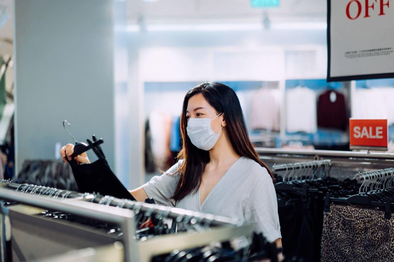 Захисна маска – аксесуар: як пандемія змінила світ моди Захисна маска – аксесуар: як пандемія змінила світ моди