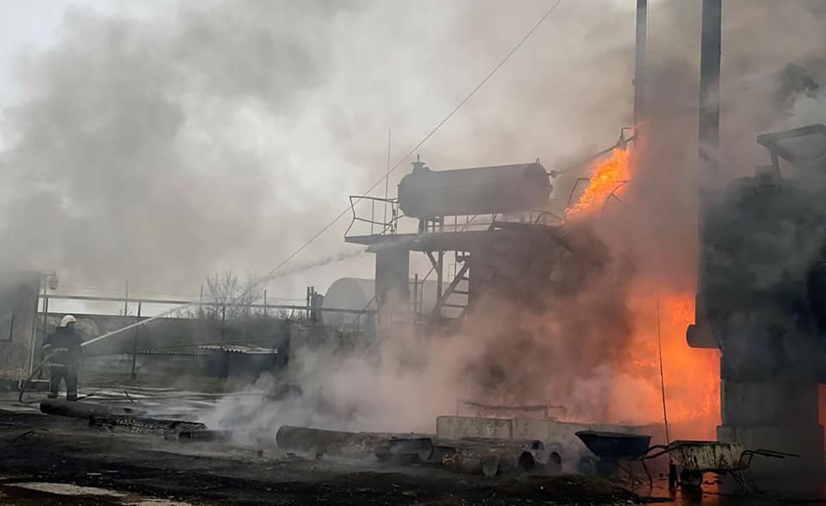 В Николаевской области 8 января 2021 горела нефтебаза:  фото