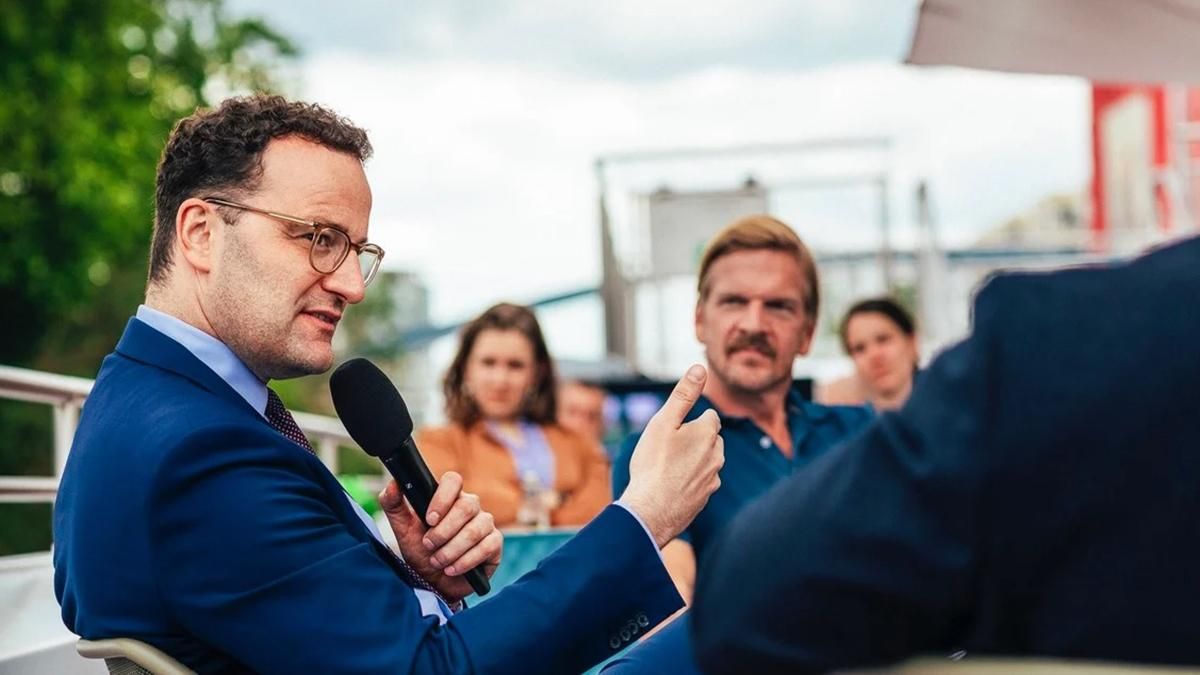 Міністр охорони здоров'я Єнс Шпан може стати наступником Меркель Міністр охорони здоров'я Єнс Шпан може стати наступником Меркель