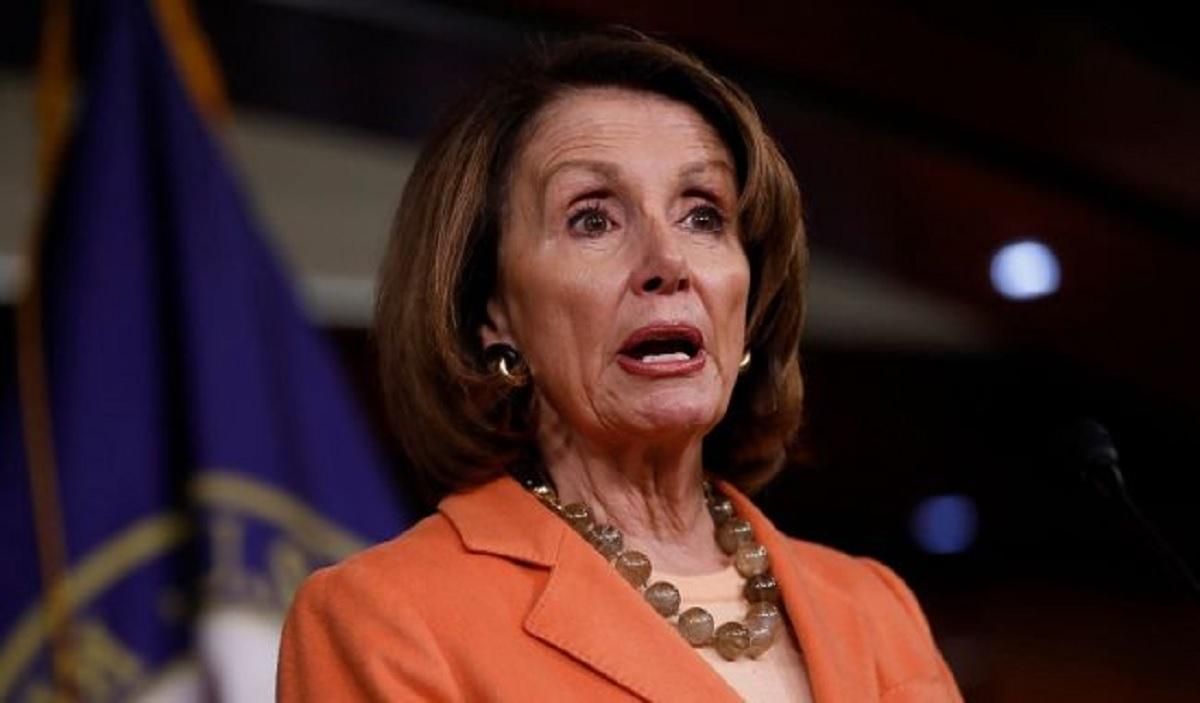 Во время штурма Капитолия в Нэнси Пелоси украли ноутбук Во время штурма Капитолия в Нэнси Пелоси украли ноутбук